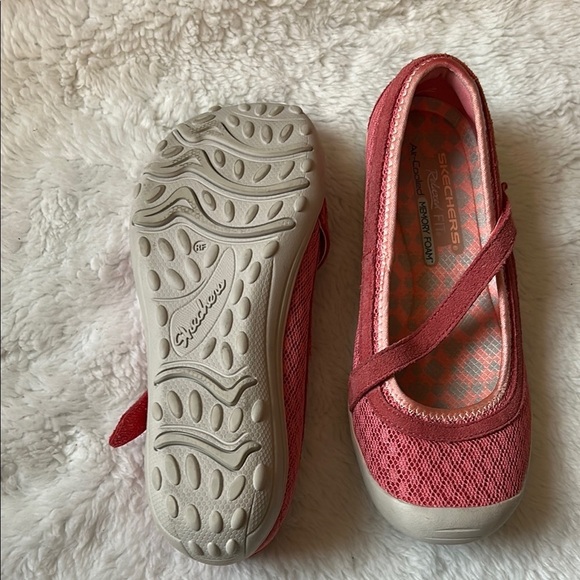 Skechers Pink Flats with Breathable Perforated Design - Picture 5 of 6